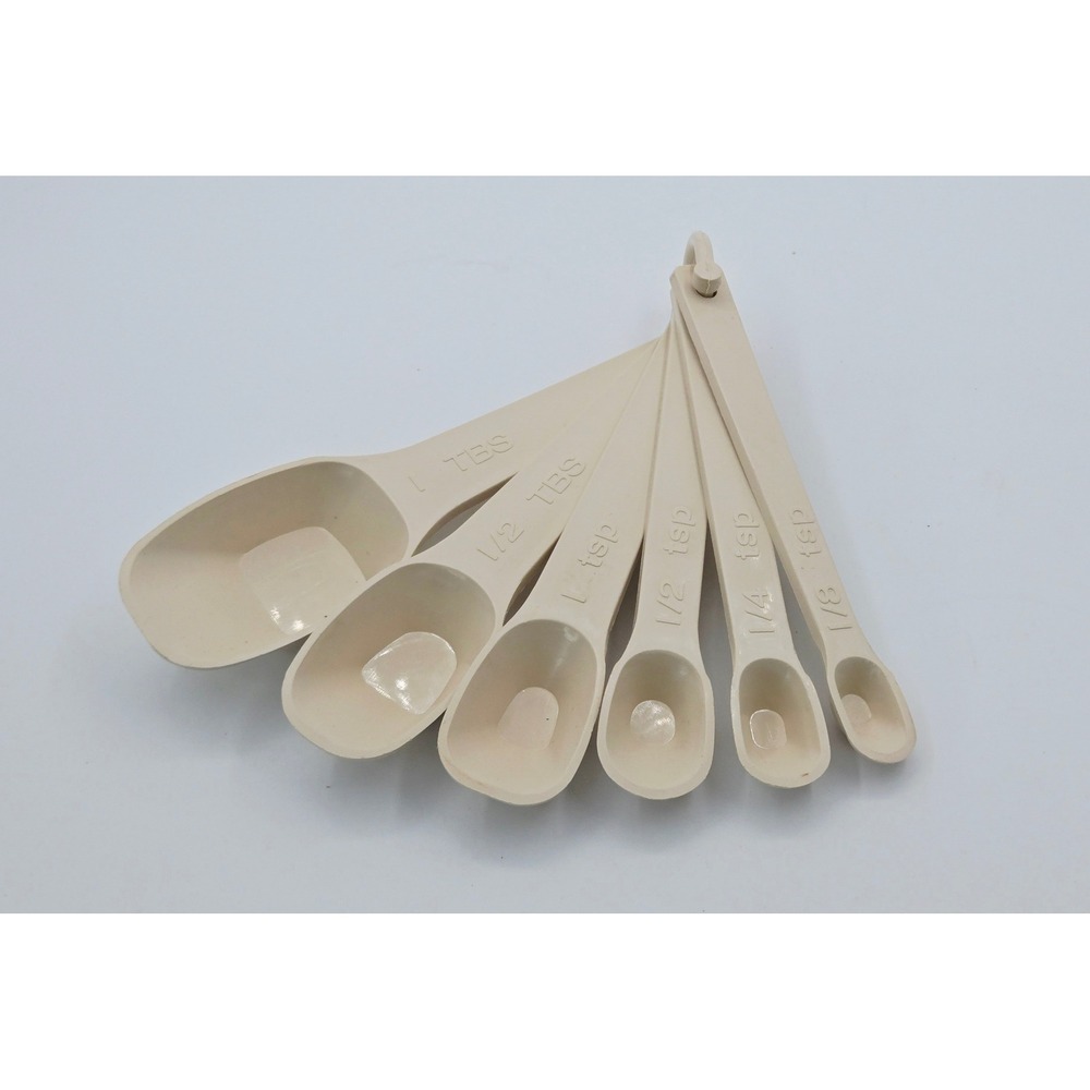 Vintage Tailor Made Plastic Measuring Spoons 6 Piece Set Cream Almond Elroy WI